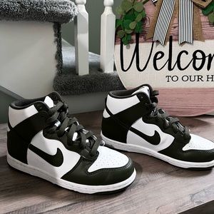 Boys Nike size 3. Worn once